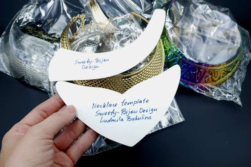 Metal golden textured necklace shape tool for baking - Image 10