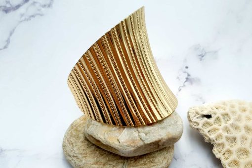 Bracelet metal base stripes pattern, golden color #23400