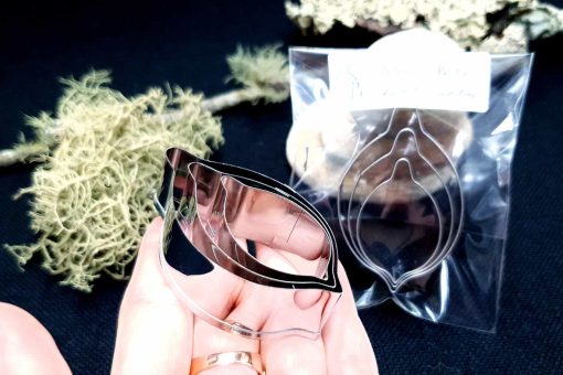 3 Stainless steel petal shape cutters #27368