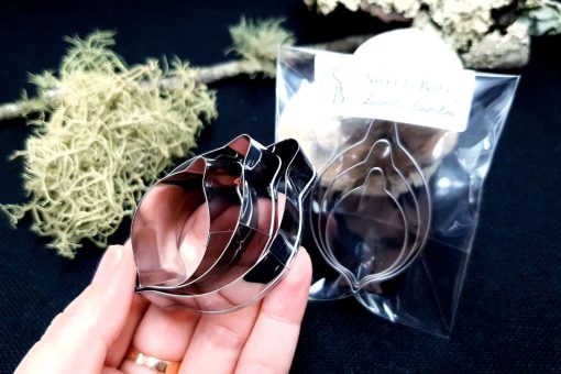 3 Stainless steel petal shape cutters #27369