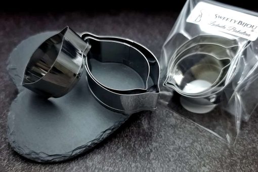 3 Stainless steel petal shape cutters #27372