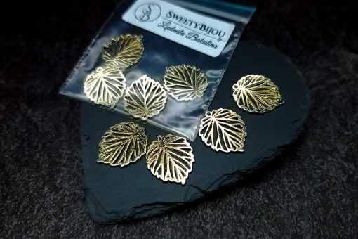 4 small leafs charms for earrings, golden color #27256