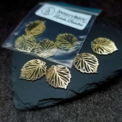 4 small leafs charms for earrings, golden color #27258