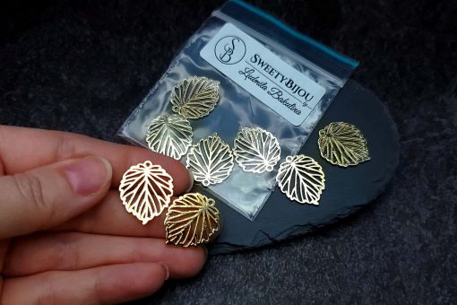 4 small leafs charms for earrings, golden color #27284