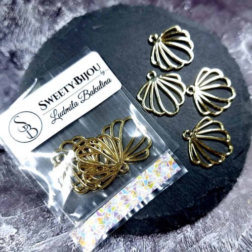 4 Glossy Golden color Charms "Shells" #34008