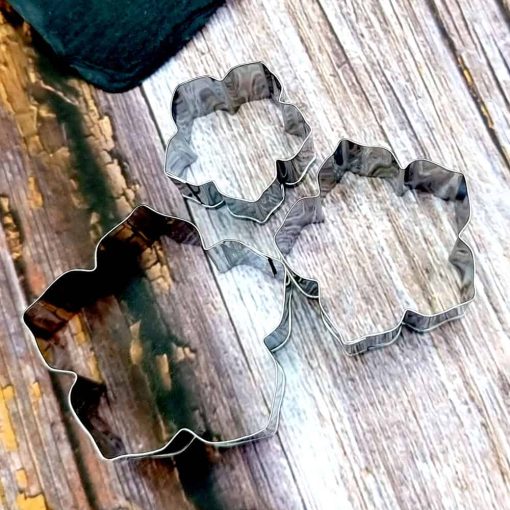 3 Cutters of Flowers #52586