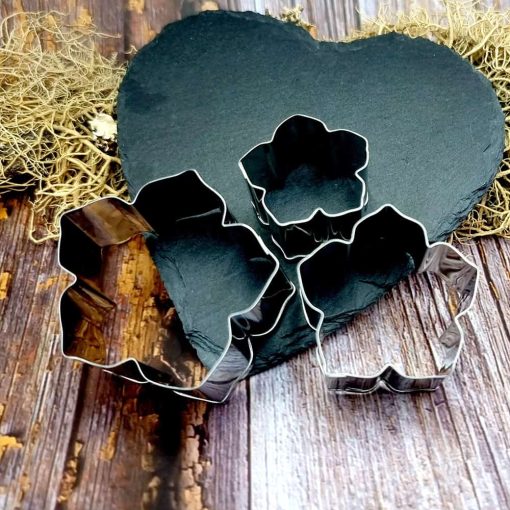 3 Cutters of Flowers #52589