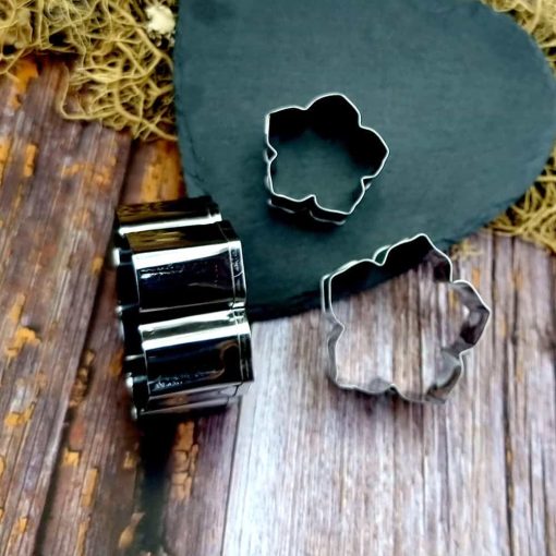 3 Cutters of Flowers #52590