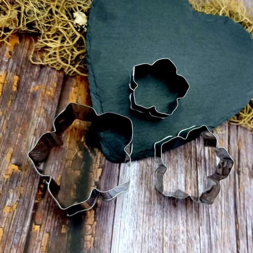 3 Cutters of Flowers #52593